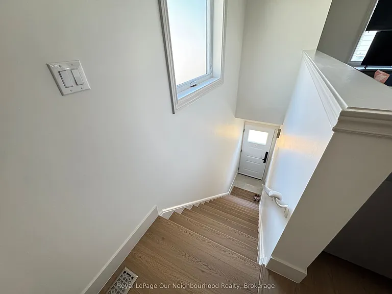 26 Cardrew St #COACH — Photo 4