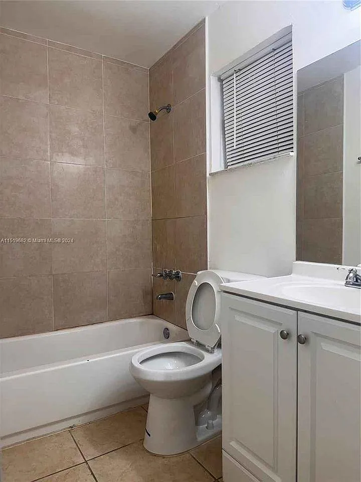 2 bed, 916 sqft, $1,995 — Photo 3