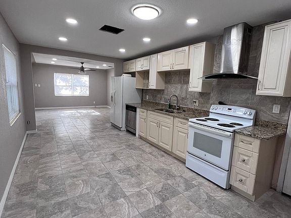 3rd image of 2868 30th Ave N