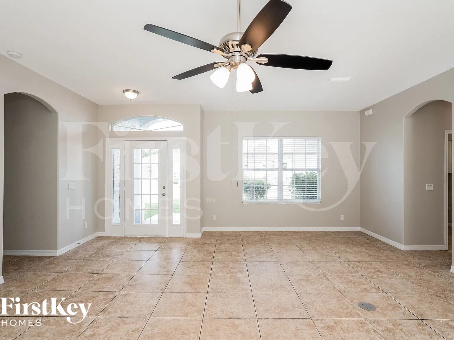 3 bed, 2.0 bath, 1586 sqft, $2,015 — Photo 2