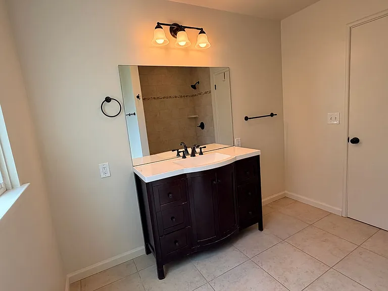 960 Forest Ave — Photo 38