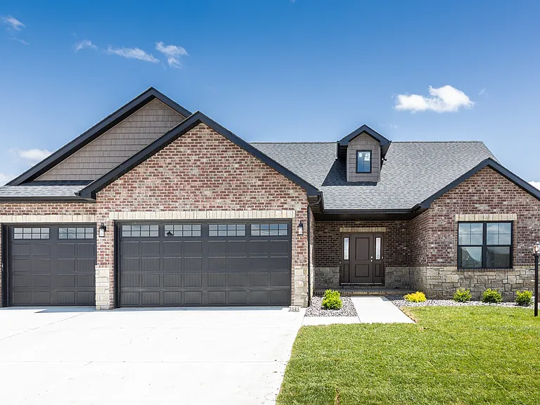 7154 Savannah Dr — Photo 3
