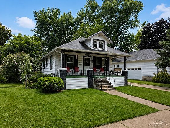 2nd image of 2913 Congress Ave