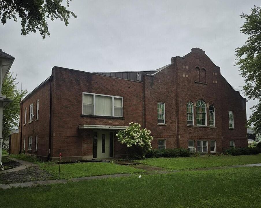1st image of 190 E Grove St