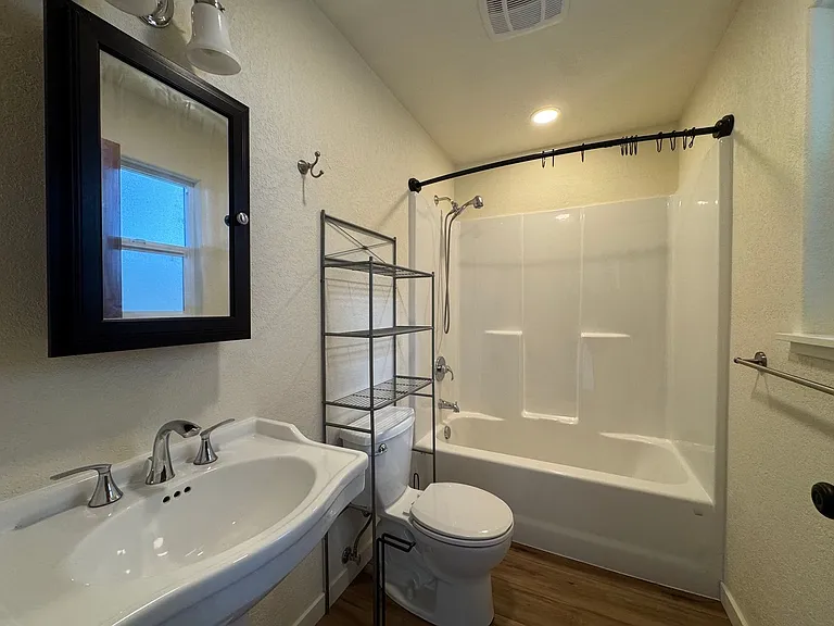 346 California Ave — Photo 5