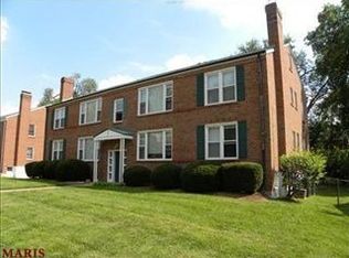 8130 Roxburgh Dr, Saint Louis, MO 63105