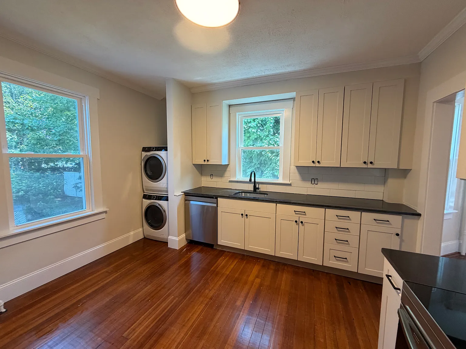 3 bed, 1048 sqft, $2,900 — Photo 4
