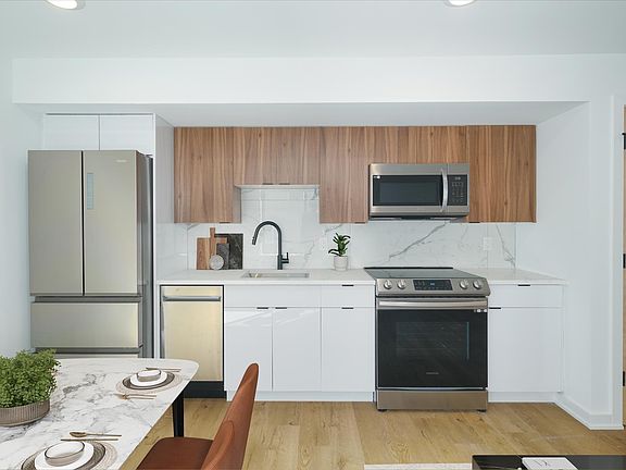 4th image of 610 Moore St Unit 201