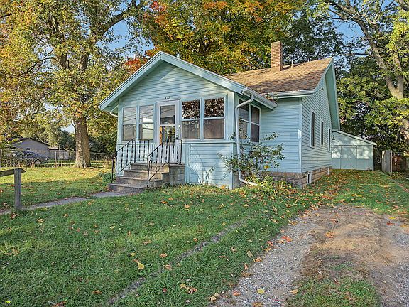2nd image of 528 Fern Ave