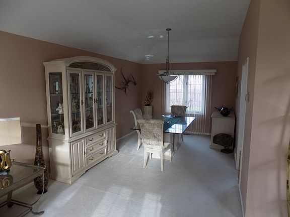 4th image of 28500 Southbridge Cir