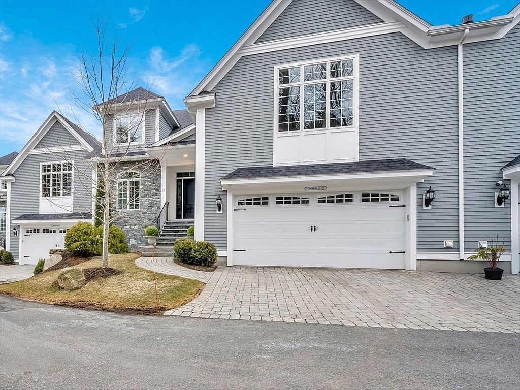 12 Robert Dr #12
