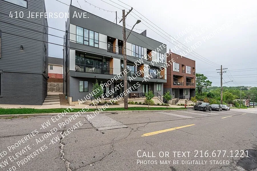 Cleveland Stunning 3 Bedroom Home with Rooftop Oasis! — Photo 4