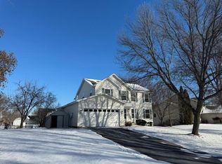 8540 Woodland Curv, Saint Bonifacius, MN 55375