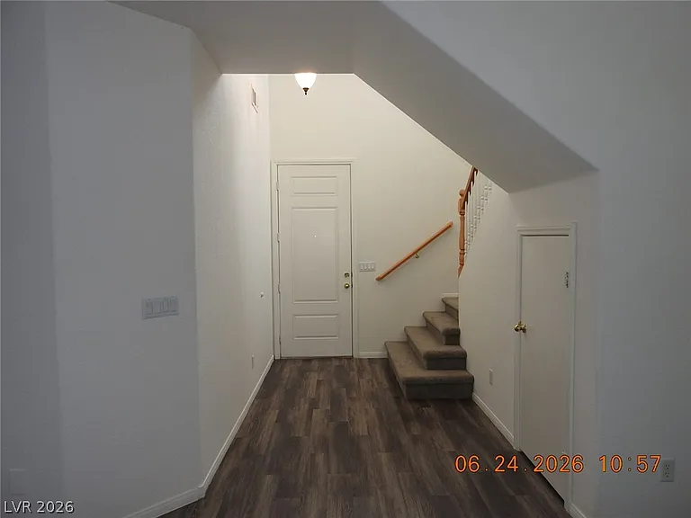 521 Dolphin Peak Ct — Photo 3
