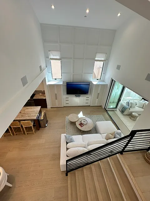 2 bed, 2.5 bath, 1275 sqft, $13,000 — Photo 2