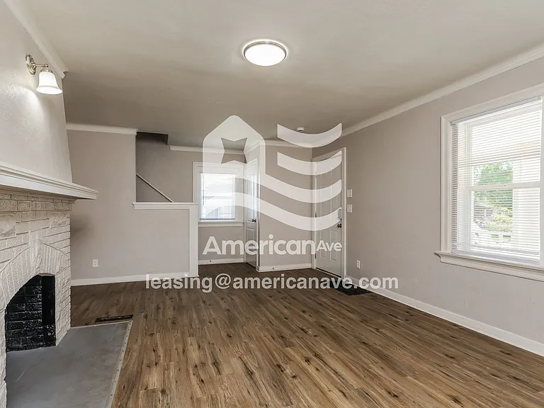1129927_004_wm_-_living_room_13189876.jpg