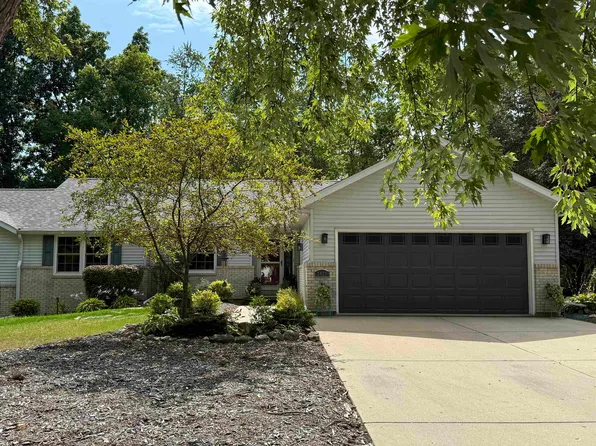 3421 Daren Dr, Freeport, IL 61032