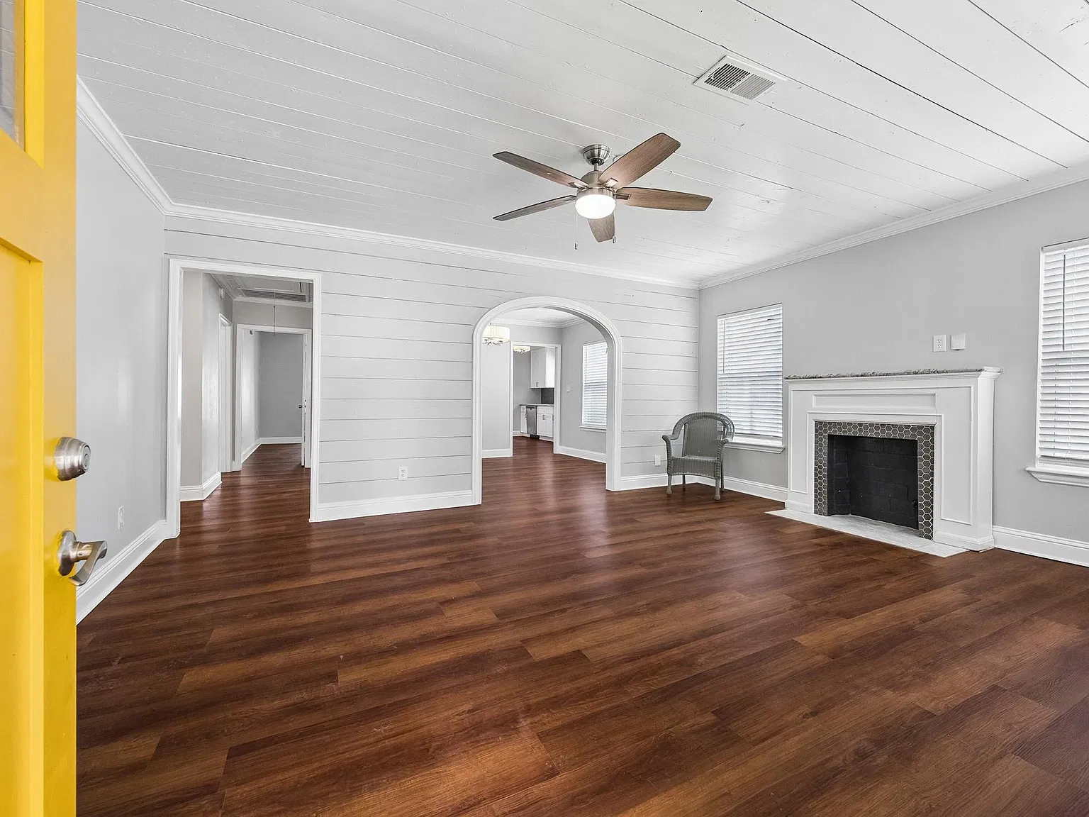 3 bed, 2.0 bath, 1510 sqft, $2,100 — Photo 3