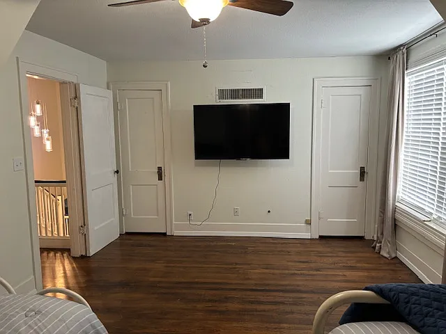 1001 S Lindsay St — Photo 12