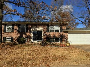 1135 Villaview Dr, Ballwin, MO