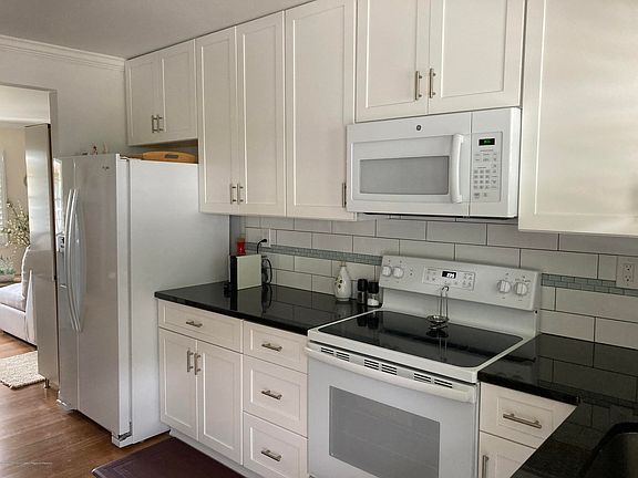 3rd image of 704A Plymouth Dr #1001