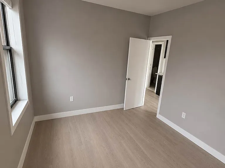 91 Allen St #2 — Photo 2