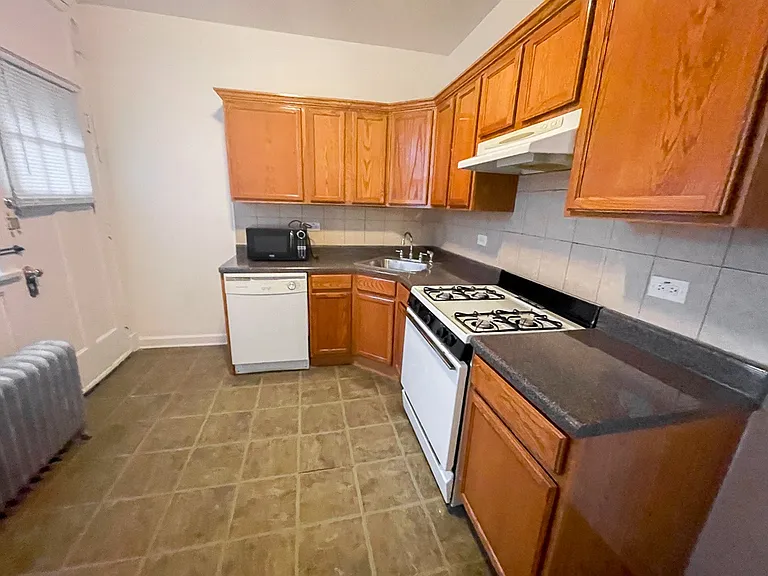 1125 Davis St./ 1603-11 Ridge Ave. — Photo 20