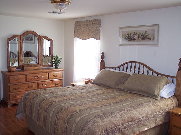Master Bedroom w/Private bath