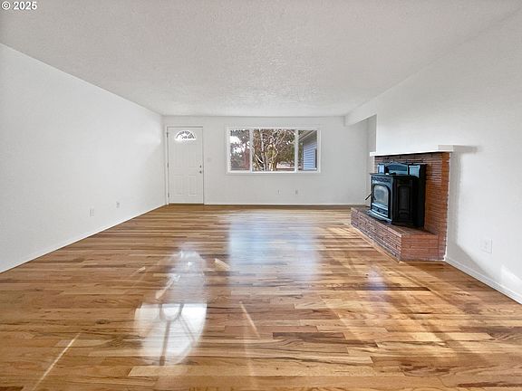 3rd image of 2610 NW Madrona St