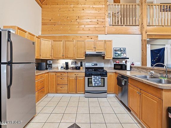 4th image of 310 N Forest Dr