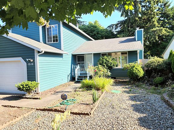 2nd image of 1516 Mapleridge Dr NE