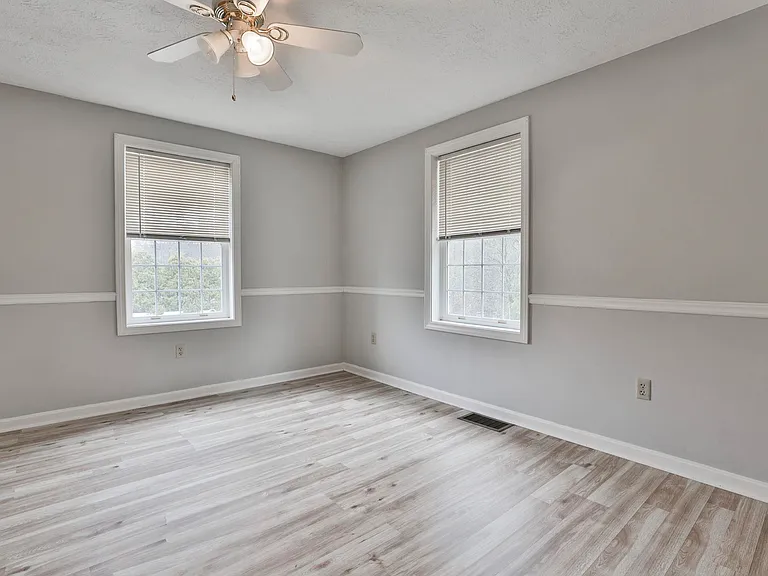 54 Vandora Dr — Photo 34