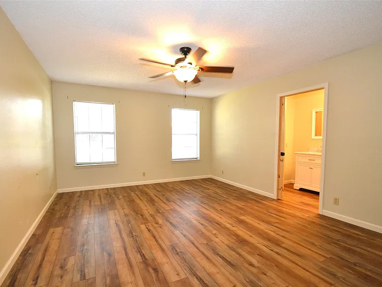 8833 Tallwood Dr — Photo 14