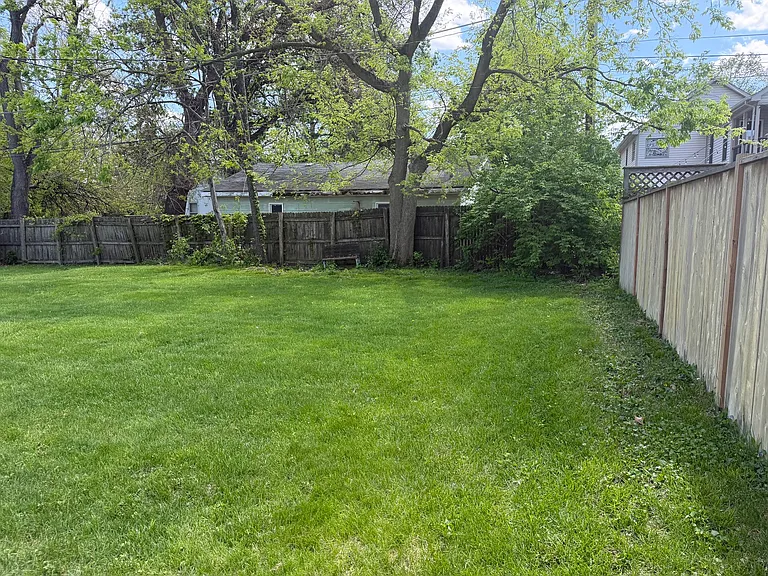 23639 W Chicago St — Photo 14