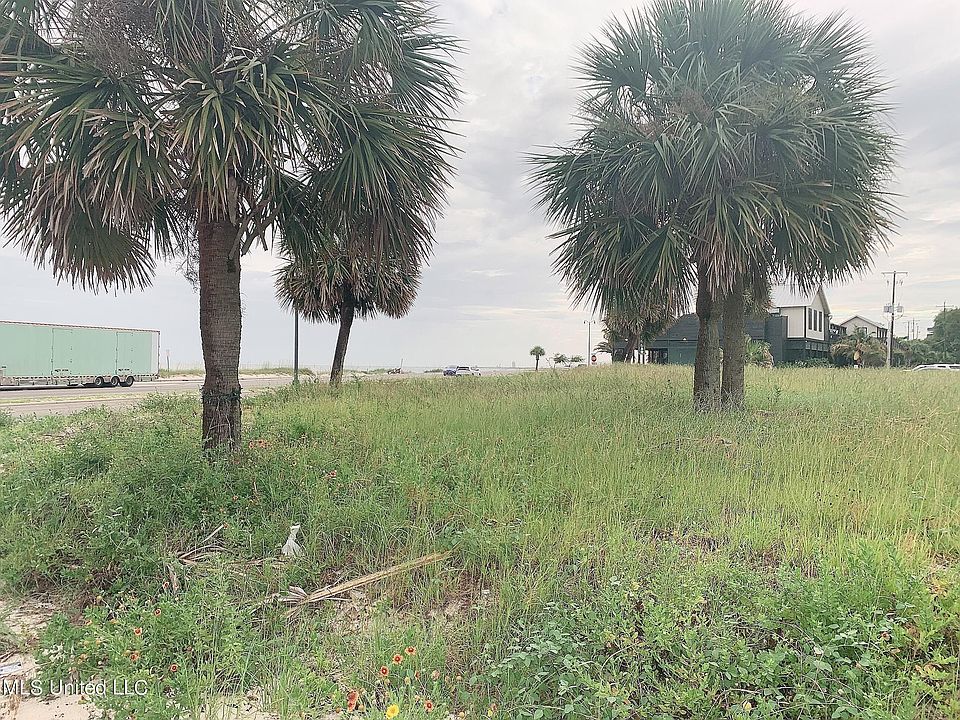 2nd image of 118 Miramar Ave