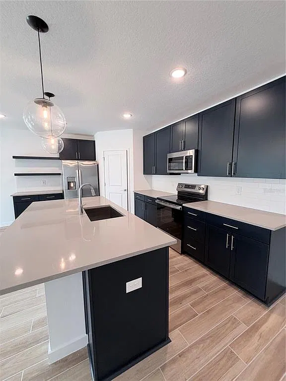 3 bed, 2.0 bath, 1684 sqft, $2,000 — Photo 3