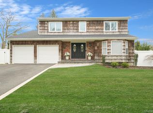 6 Crusader Lane, Nesconset, NY 11767