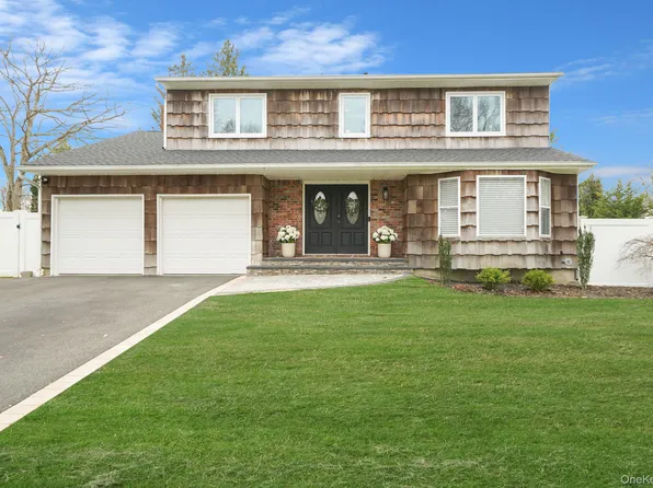 6 Crusader Lane, Nesconset, NY 11767