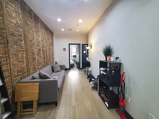 Rented by Friedman Mayer, LREB | media 1