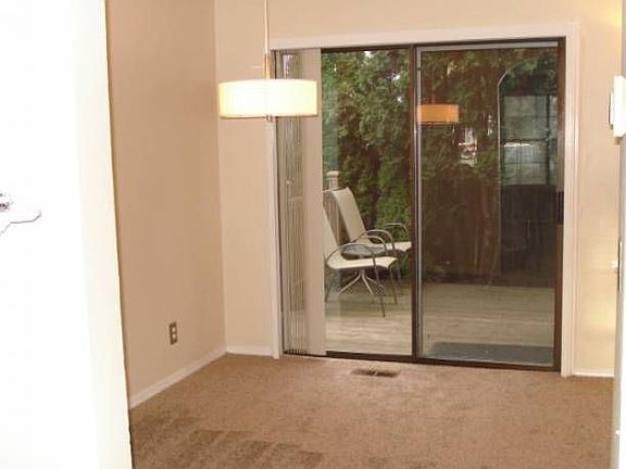 Dining Room W/Slider To B