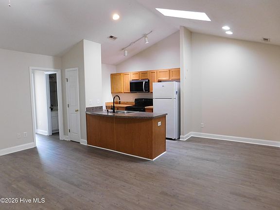 4th image of 223 Church Hill Ct #223