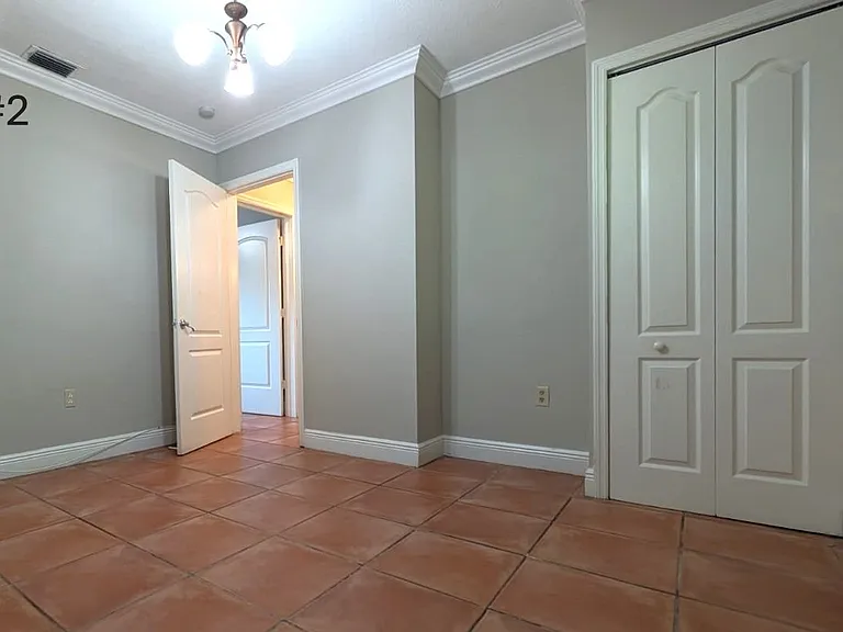 2801 SW 38th Ct — Photo 7