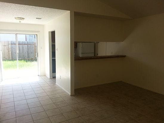 2nd image of 1922 Gracy Farms Ln