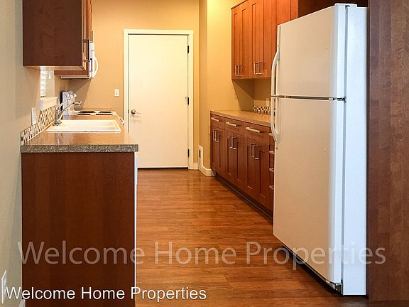 5th image of 818 NE Bunky Ln