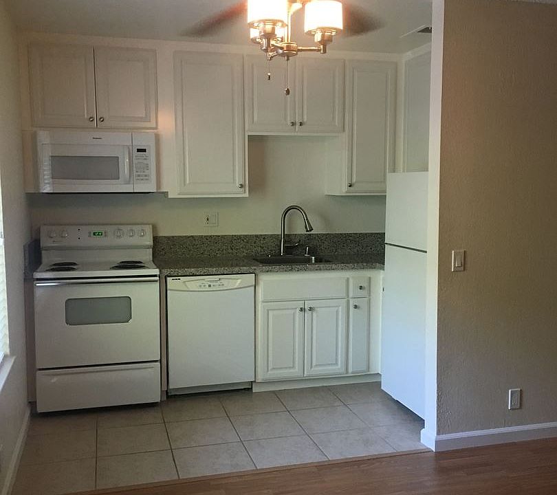 2nd image of 2709 D St APT 03