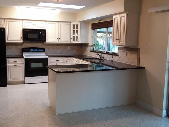 2nd image of 116 Bay Dr N