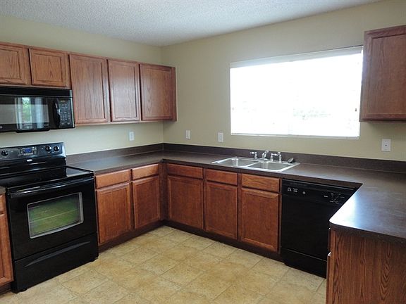 5th image of 1001 Meadowlark Dr