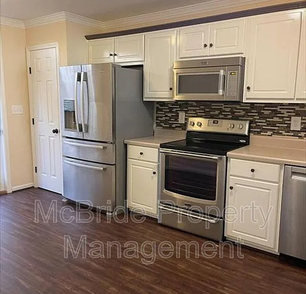 429 Snead Way — Photo 3