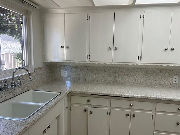 5th image of 907 S Catalina Ave #6