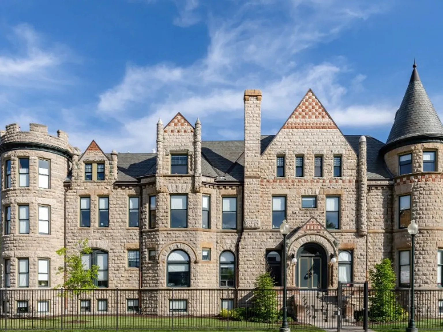 The James Scott Mansion — Photo 1